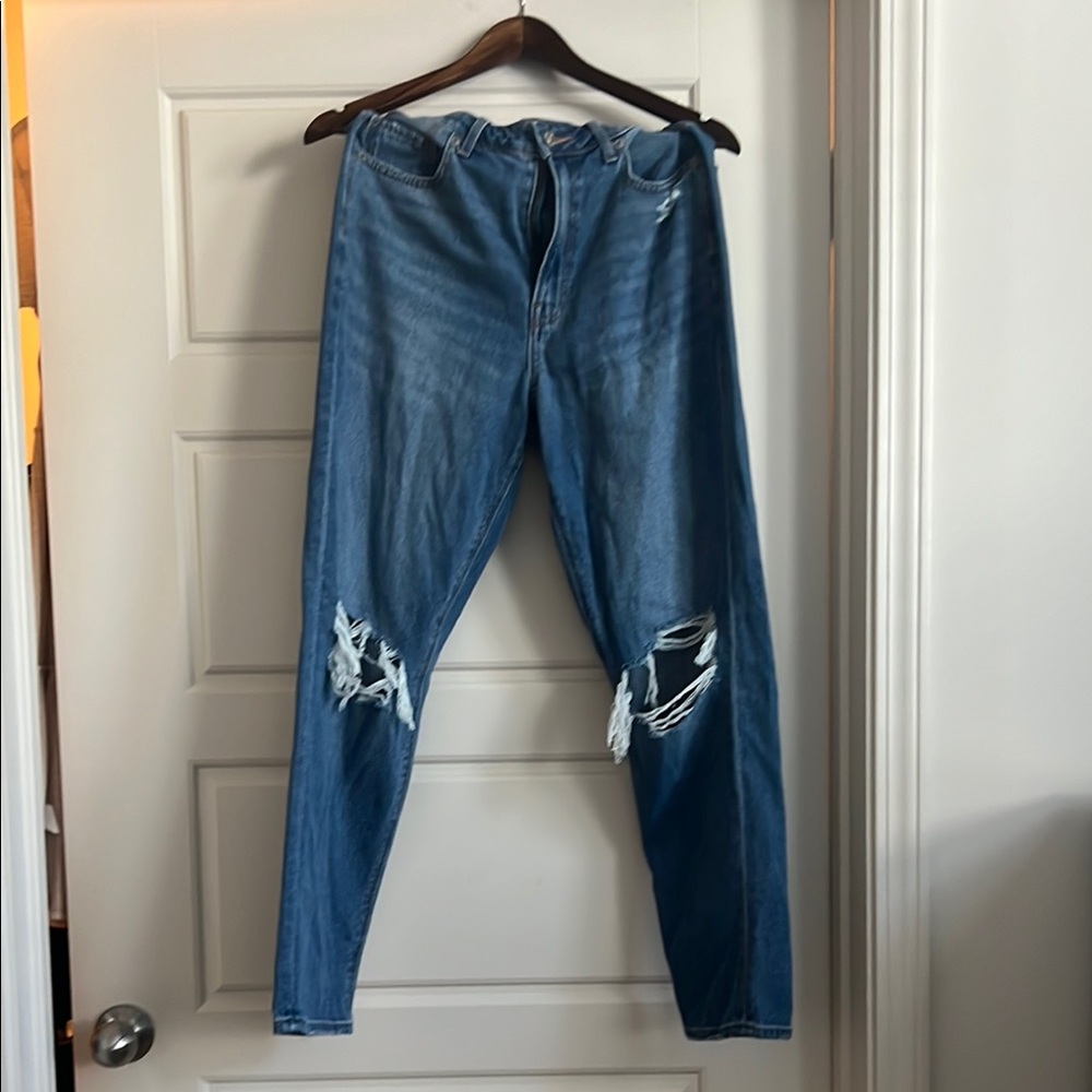 American Eagle Distressed Jeans